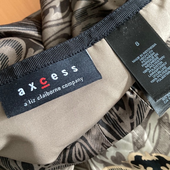 Mid-length pleated skirt - Picture 2 of 2